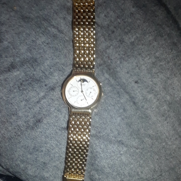 Watch - Picture 1 of 3